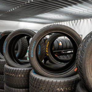 Pirelli fabrica pneus exclusivos para o RiSE26, novo carro da NASCAR Brasil