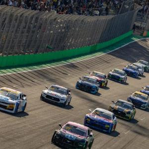Nicolas Costa domina etapa com topo do pódio nas duas corridas de Interlagos