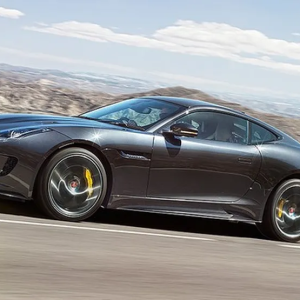 Jaguar F-Type R, o último eco do V8