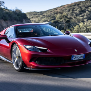 Ferrari 296 GTB: a eletrificação como extensão da combustão