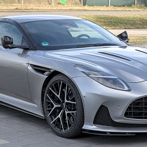 Aston Martin DB12: a contemplação virou decisão