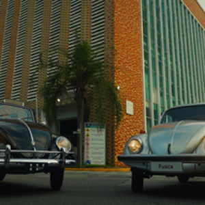 VW e CARDE celebram a história do Fusca com troca inédita de veículos
