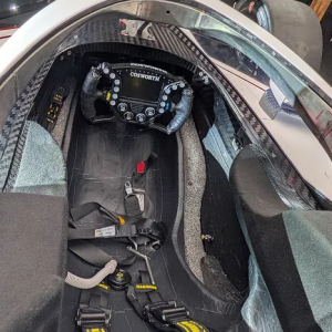 O cockpit do IR-28: menos movimentos, mais controle
