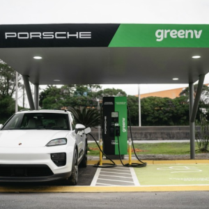 Porsche e GreenV: novo hub de recarga rápida em Joinville